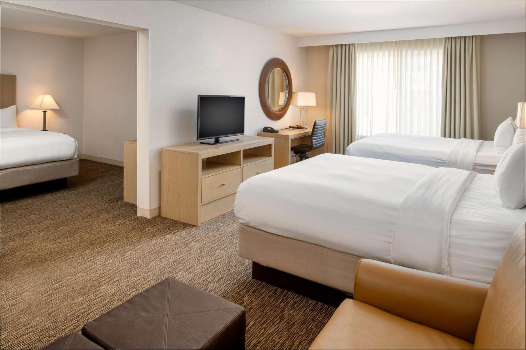 Hotel Doubletree By Hilton Olympia Exterior foto